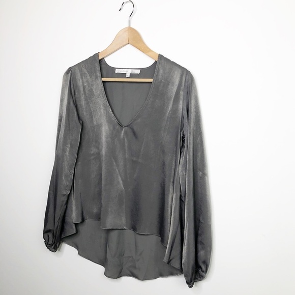 LOVERS & Friends grey satin V-neck blouse - Picture 6 of 8